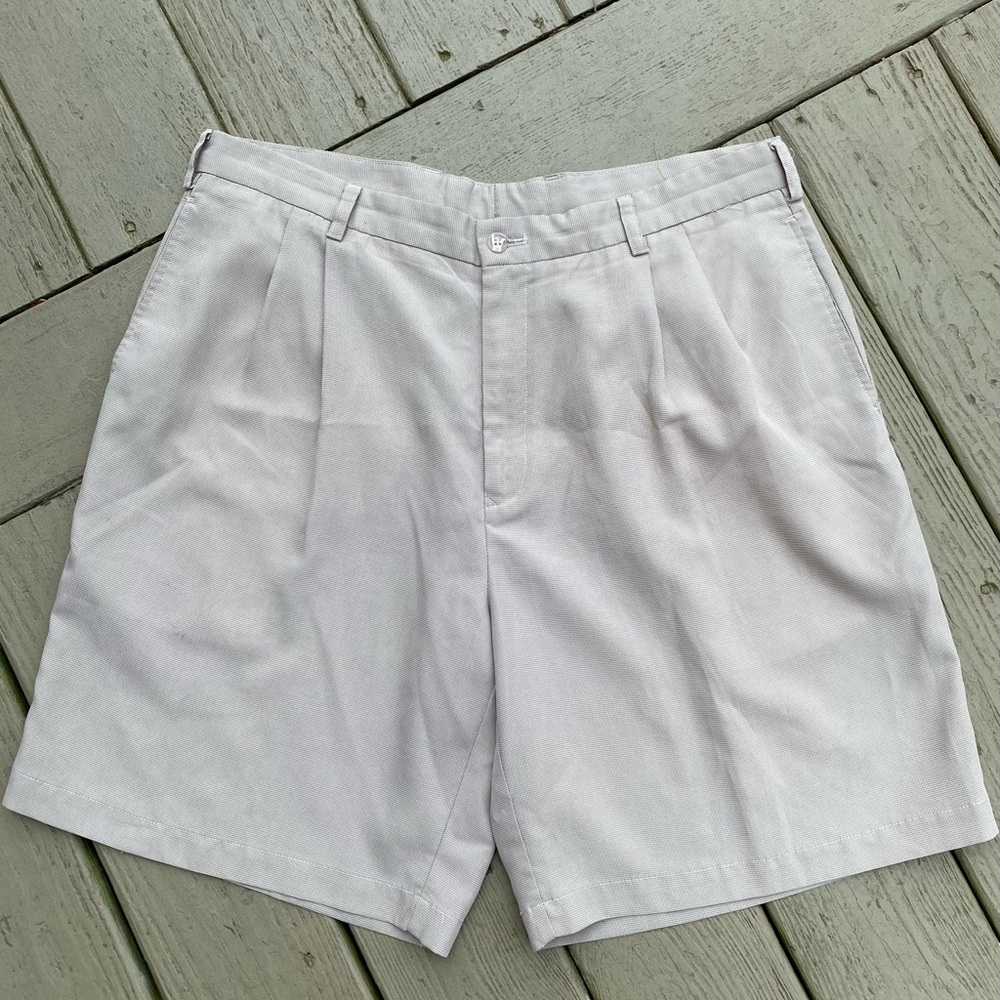 BOLLE Classic Light Cream Pleated Golf Shorts, Size: 36